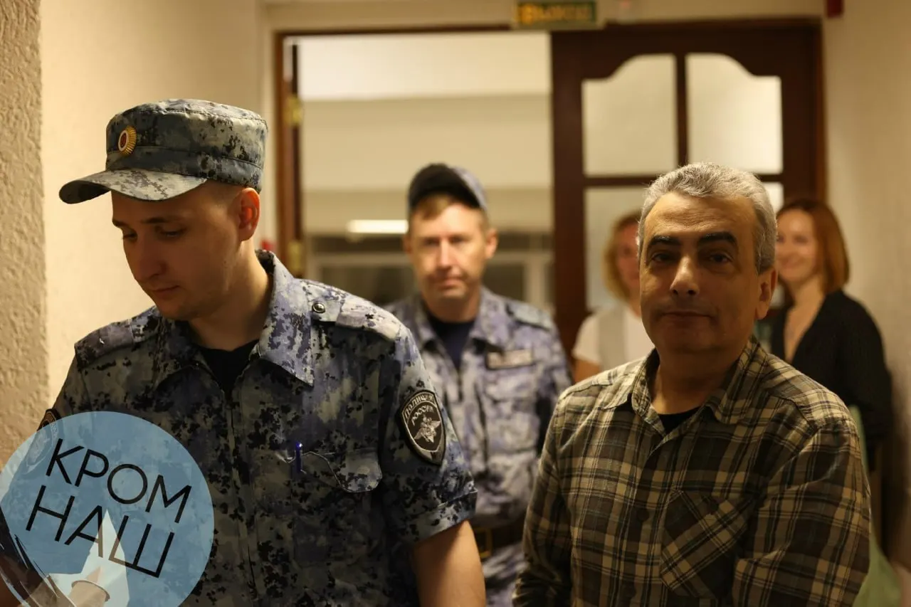 По объединённому уголовному делу сегодня в Псковском городском суде планируют допросить четырёх свидетелей обвинения; политик оспаривает статус «иностранного агента».
