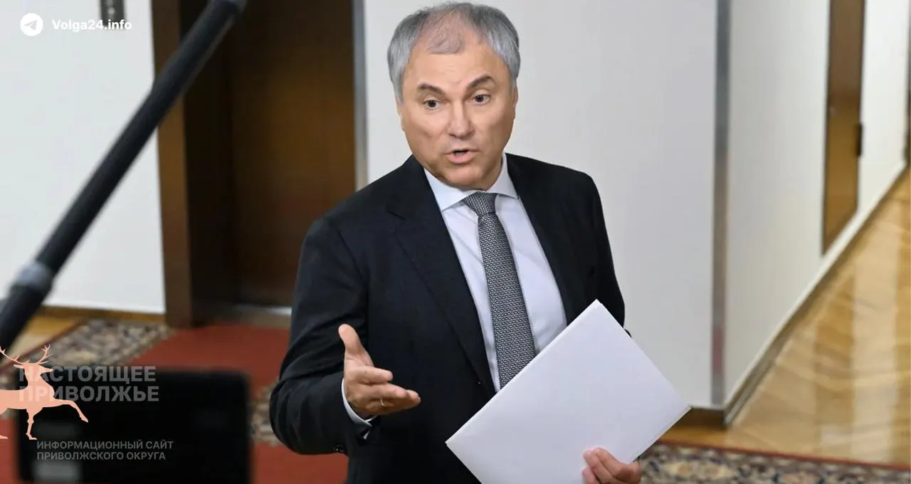 Спикер Госдумы заявил о недовольстве утечкой информации о досрочных выплатах депутатам и пояснил, что премии якобы призваны компенсировать разницу в окладах с министрами.