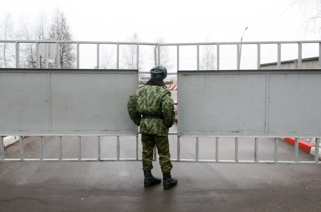 Томский депутат рассказал о росте случаев присвоения пропавшим статуса «самовольно покинувших часть», что лишает их родственников выплат; при этом выплаты по погибшим также затягиваются.