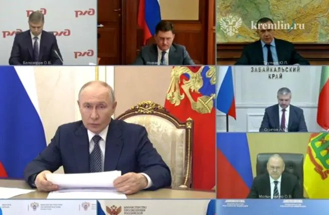 На совещании с президентом обсудили обеспечение топлива для госорганов и населения: предложены мини‑НПЗ, расширение импорта и субсидирование закупок; власти рассчитывают на быстрый эффект.