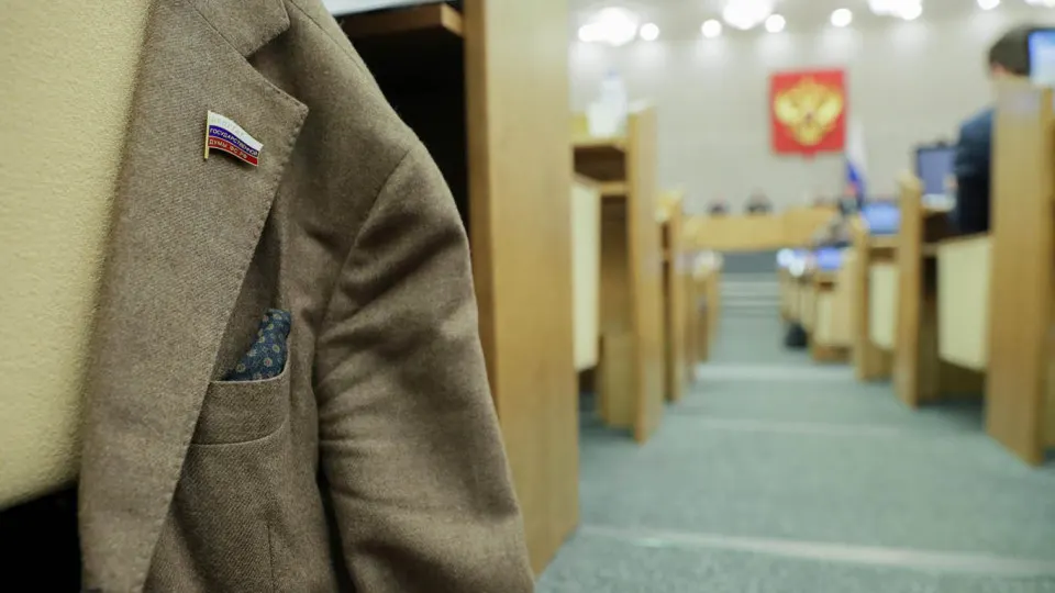 Правительство поддержало инициативу, которая исключает наказание за отсутствие или несвоевременную подачу деклараций региональными парламентариями. Поправки требуют доработки и продолжают практику смягчения правил декларирования доходов чиновников.
