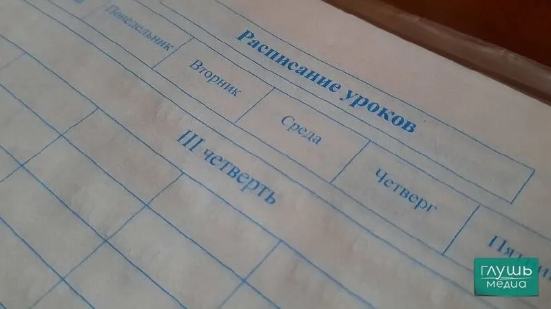 Вице-спикер Госдумы Борис Чернышов предложил поощрять школьников единовременными выплатами, сертификатами или грантами за улучшение успеваемости; инициатива направлена вице‑премьеру Дмитрию Чернышенко.