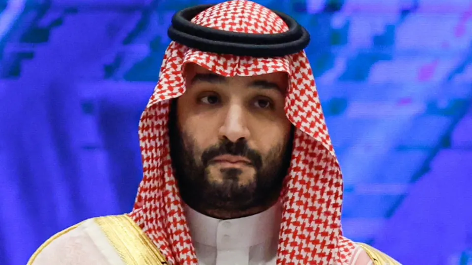 Резкое сокращение официальных отгрузочных цен на Arab Light усиливает давление на мировые котировки: Brent и Urals значительно подешевели, что обостряет бюджетные проблемы в России.