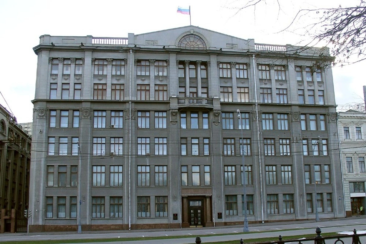 В администрации президента потребовали от крупных подконтрольных СМИ и телеграм‑каналов сократить публикации с последствиями ударов ВСУ по России и больше демонстрировать результаты ударов российских сил по Украине.