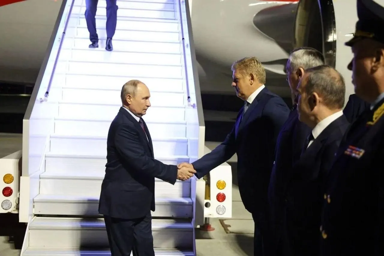 Президент принял участие в церемонии открытия СКИФа — Сибирского кольцевого источника фотонов, в рамках визита в Новосибирск.