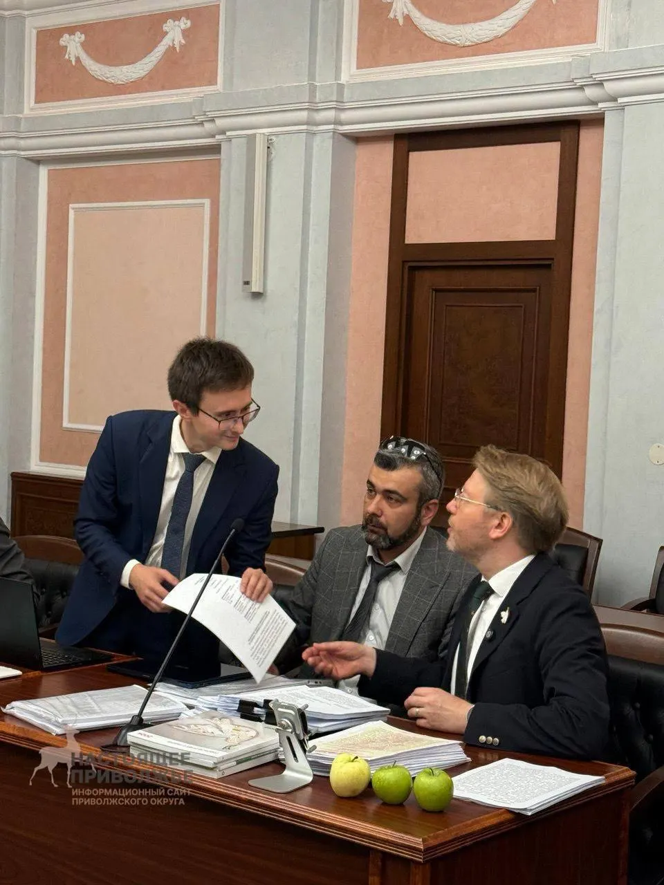 Суд указал на нарушения авторских прав и данные о финансировании кампании; обвинения в экстремизме не рассматривались; решение может быть обжаловано.