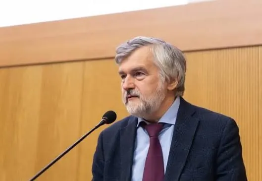 Главный экономист Андрей Клепач покинул должность после обсуждений его взглядов на технологическое и экономическое отставание страны.