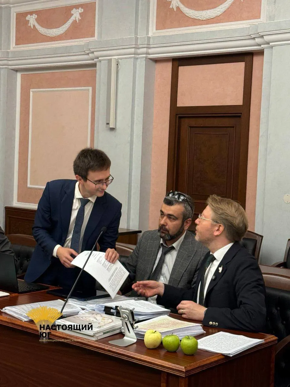 На судебном заседании представитель ЦИК сообщил о нарушениях агитационных правил и авторских прав в кампании партии «Яблоко».