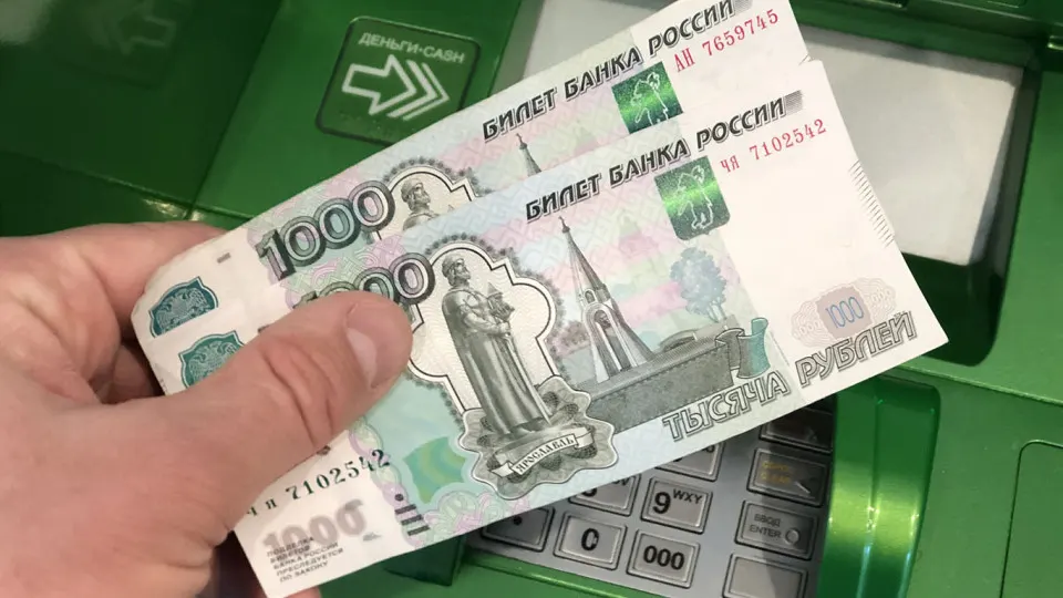 Гражданам предложено самостоятельно устанавливать суточные и месячные лимиты на снятие наличных и переводы по номеру телефона ради снижения рисков кражи средств; МВД опубликовало соответствующие рекомендации на фоне роста движения наличных.