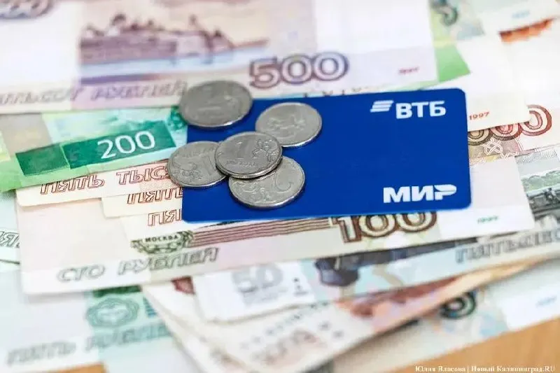 Банк России сообщил о готовности банков к внедрению цифрового рубля и о том, что клиенты смогут использовать новую валюту через банковские кошельки, депозиты и кредиты.