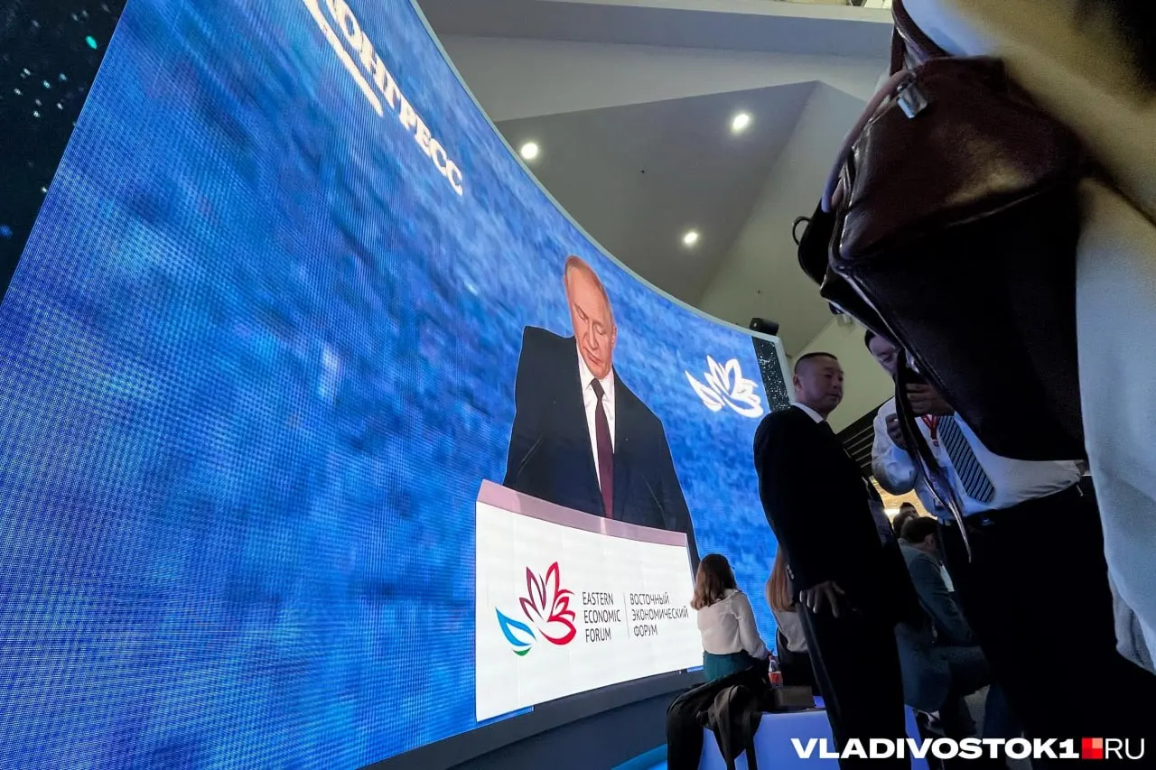 Президент России прибудет во Владивосток 2–3 сентября для участия во XI Восточном экономическом форуме 2026 года. Планируются встречи с руководством Дальнего Востока, запуск новых предприятий и пленарное заседание форума.