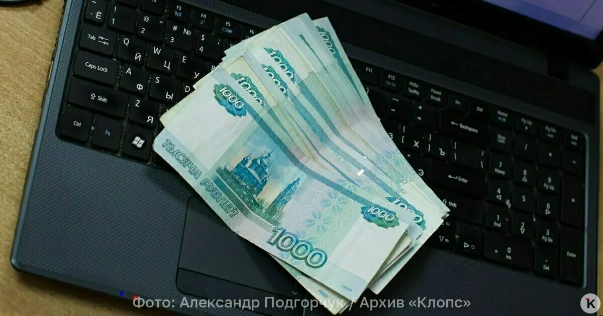 Обсуждают перспективы ввода пластиковых банкнот в России с фокусом на долговечность и защиту от подделок.