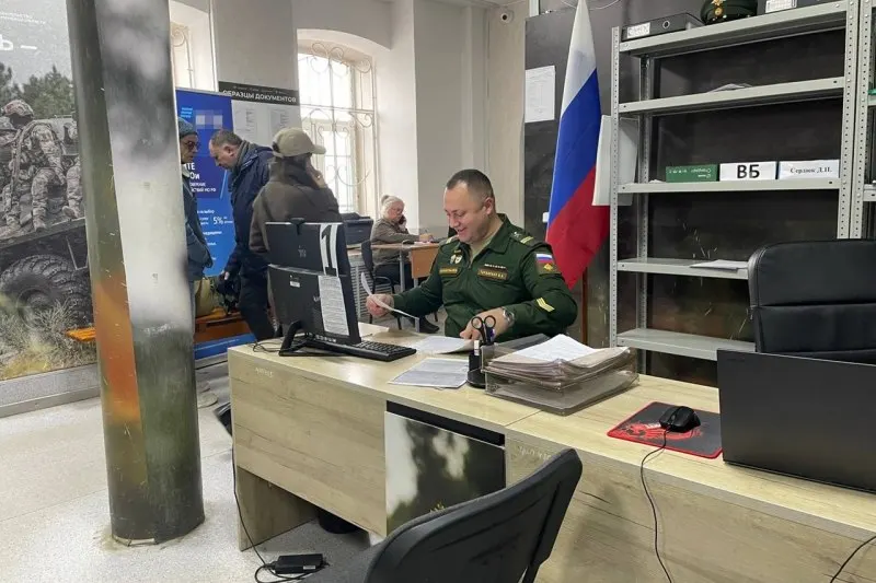 Официальные лица опровергли слухи о мобилизации; эксперты называют тему попыткой давления на общество.