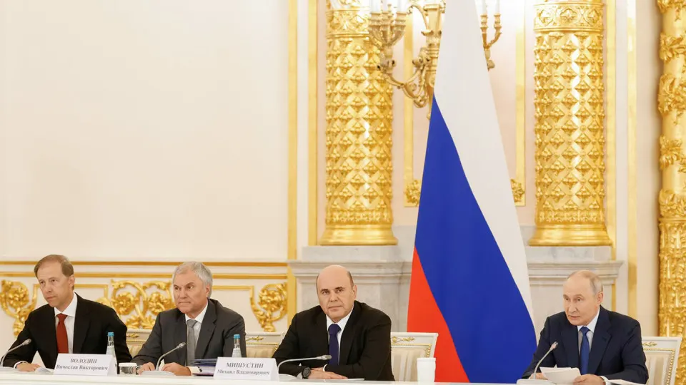 Президент объявил о мерах поддержки ветеранов после возвращения с фронта и о региональных обязательствах по трудоустройству участников боевых действий.