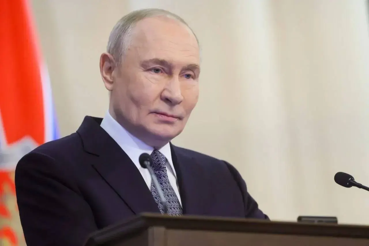 Президент отметил мужество и решительность десантников, действующих в составе специальной военной операции, и выразил уверенность в их дальнейшем вкладе в обороноспособность страны.