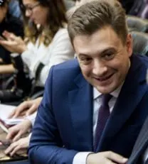 Коммунист Георгий Камнев обратился к главе Минпромторга с призывом снизить цену на автомобили «АвтоВАЗа» внутри страны, ведь за пределами России машины стоят дешевле.