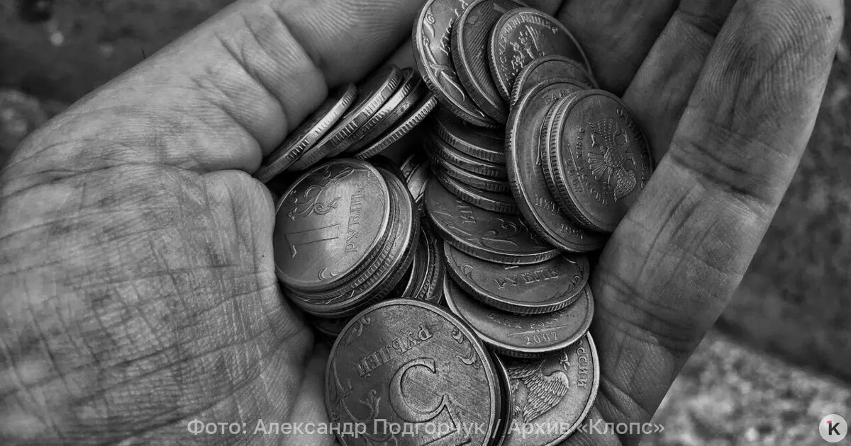 Работающие пенсионеры в России получают примерно 24 929 рублей в месяц; к июлю 2026 года средняя пенсия по старости достигла 27 224 рублей.