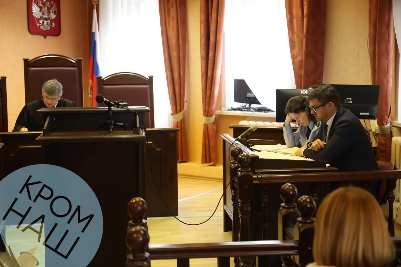 После перерыва председатель Избирательной комиссии сообщил о новой позиции по регистрации кандидатов; прокуратура поддержала иск о снятии списка Яблока.