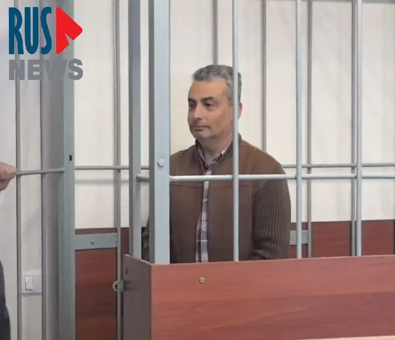 Гособвинение требует 12 лет и 1 месяца лишения свободы для зампреда партии «Яблоко» Льва Шлосберга по делу о распространении фейков и дискредитации Вооружённых сил РФ; региональная подача — Псковская область.