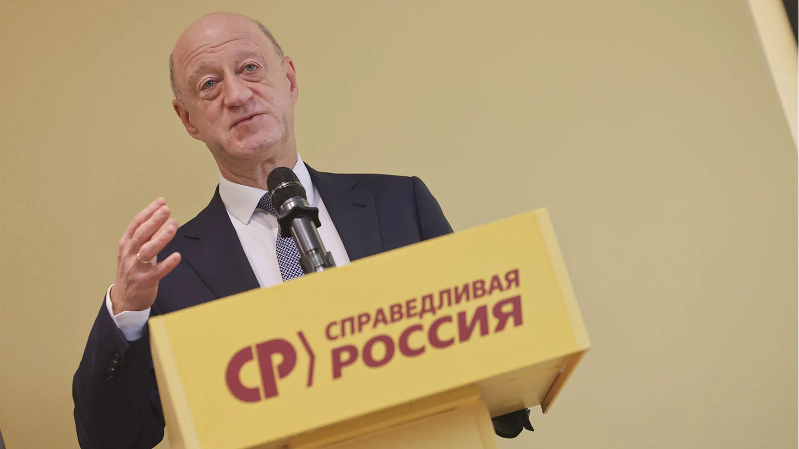Вице-спикер Госдумы может возглавить партию, если Миронов не сможет восстановиться после травмы; обсуждают перестановки и будущее стратегическое направление.