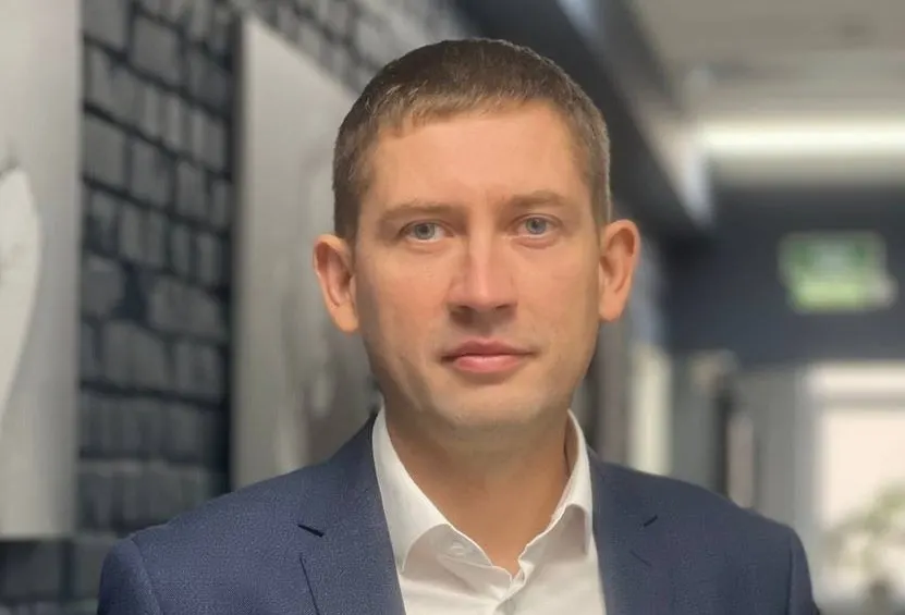 Борис Ёлкин покинул должность главы Пскова в связи с переходом в Законодательное собрание Псковской области; прием документов от кандидатов на пост нового главы города продлится до 5 октября.