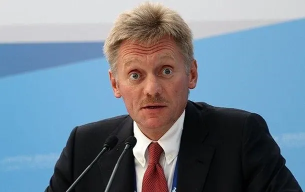 Песков заявил, что в РФ не ограничивают доступ журналистов и не вмешиваются в их работу, сравнивая ситуацию с практикой в США.