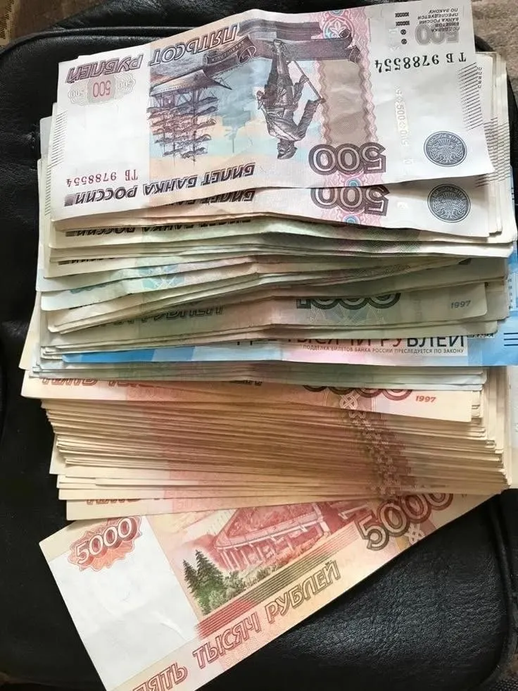 Депутат Госдумы внёс законопроект о введении годовой премии, которую часто называют 13-й зарплатой. Инициатива предусматривает обязательность на первом этапе для работников бюджетной сферы.