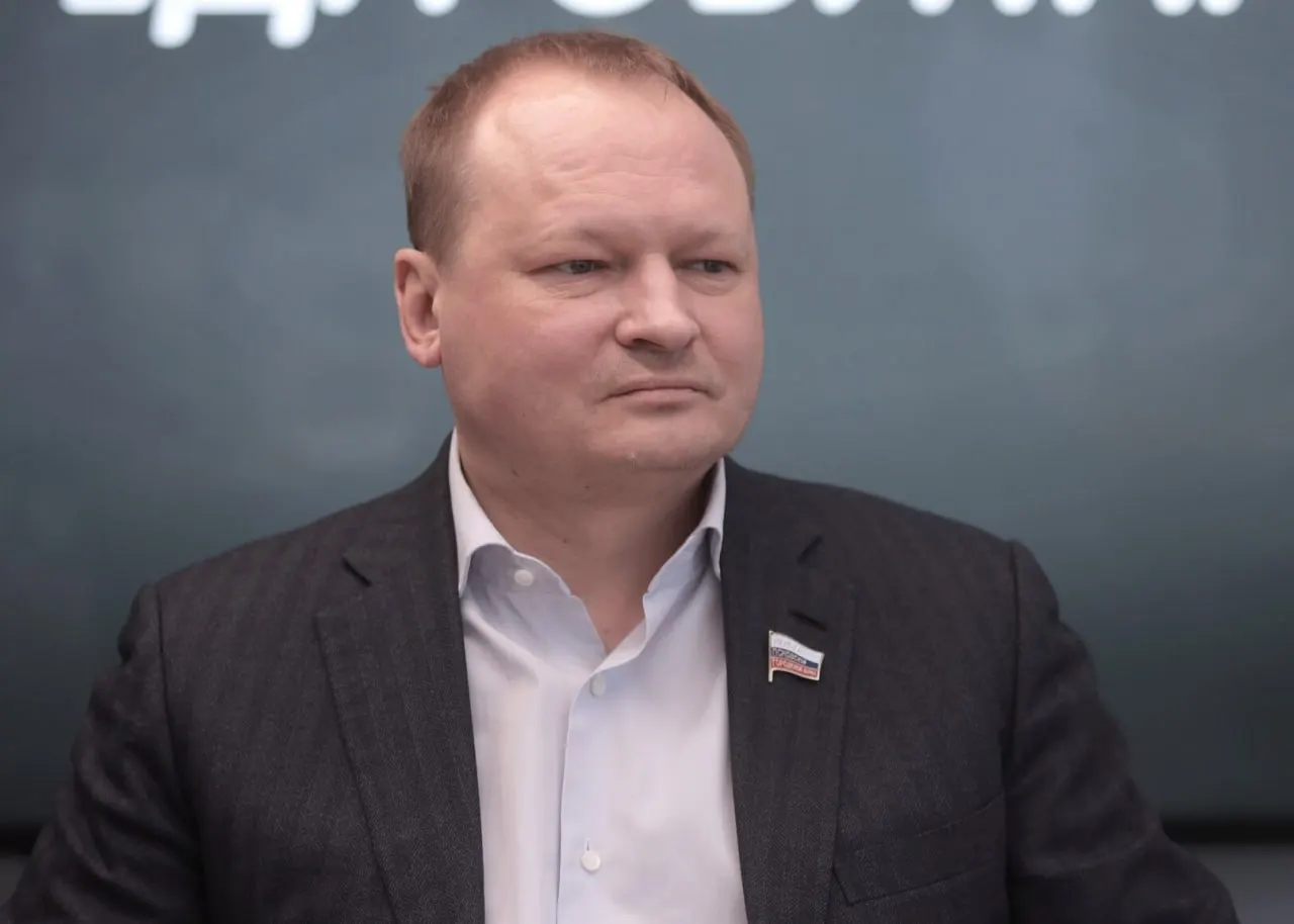 Депутаты из Псковской области обновили состав профильных комитетов Госдумы: Мороз — в физкультуру и спорт, Козловский — в промышленность и торговлю, Борисов стал заместителем фракции Единой России.