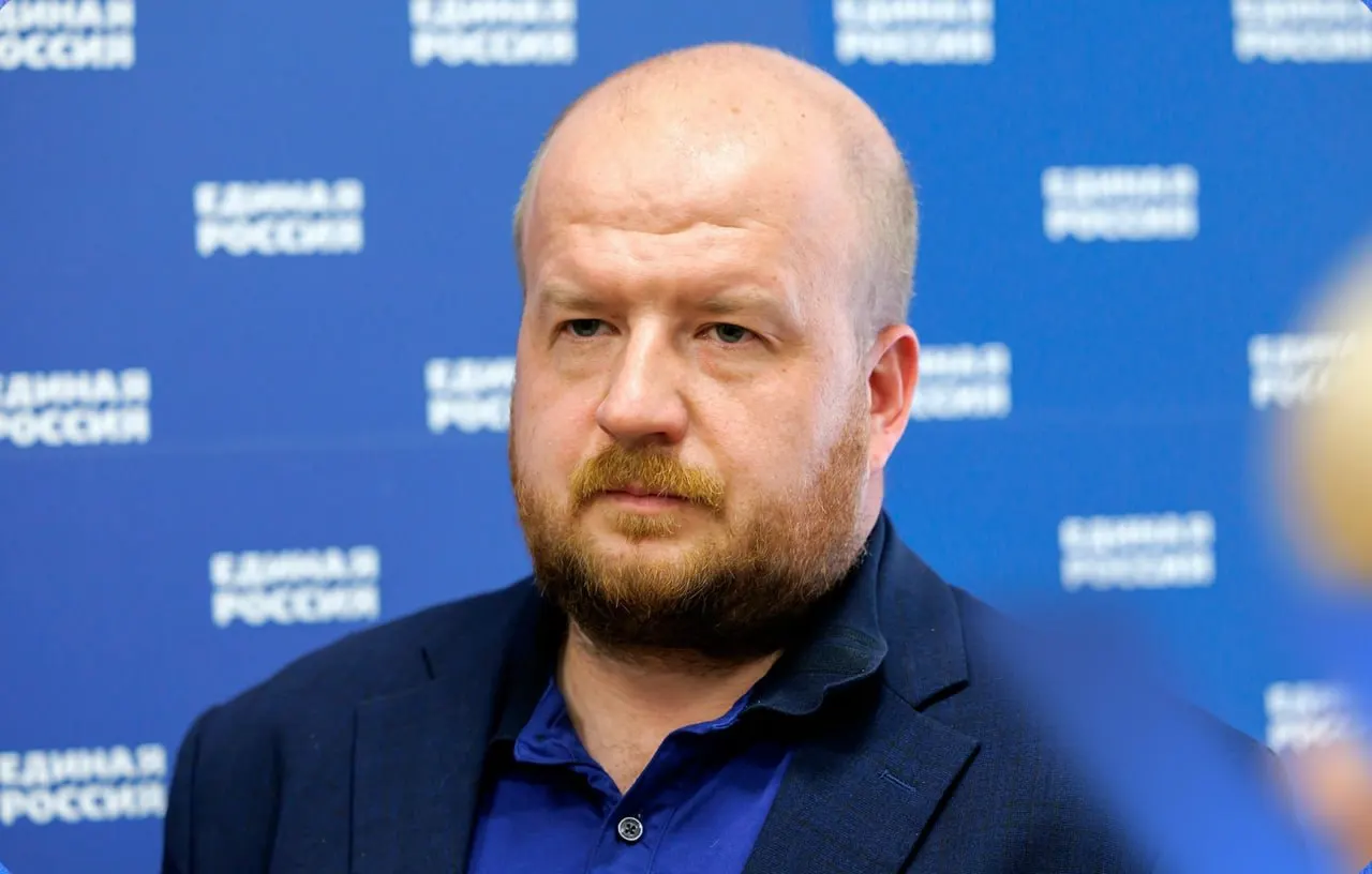 Возможная замена спикера ЗакСа Псковской области: Борис Ёлкин — кандидат на пост; кандидатуру утвердила президиум регионального отделения ЕР. Спикера выбирают депутаты; рассматривается кандидатура Натальи Мельниковой на сенатора.