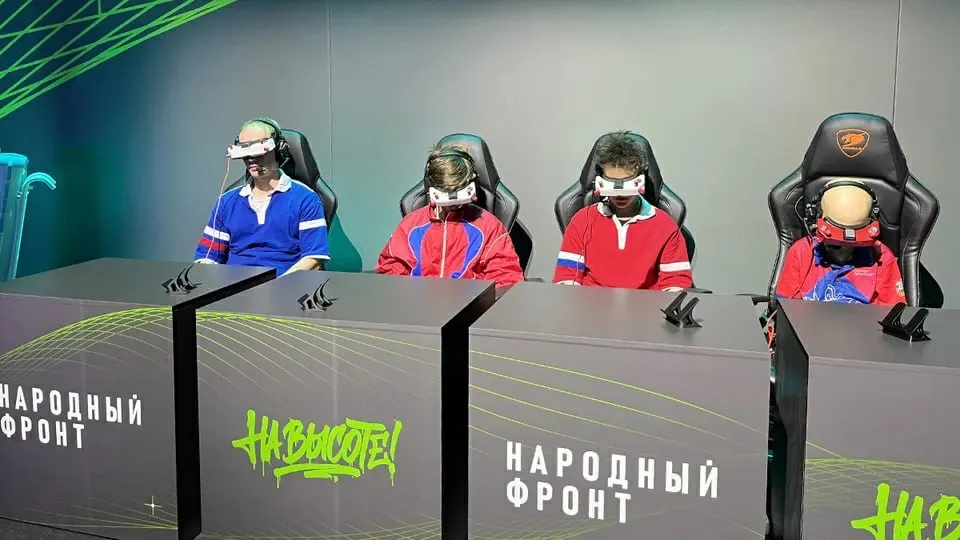 В пилотном запуске вводят норму по управлению беспилотниками в рамках проекта 'На высоте!'; школьники и студенты будут обучаться пилотированию, сборке и программированию беспилотников в шести регионах страны.