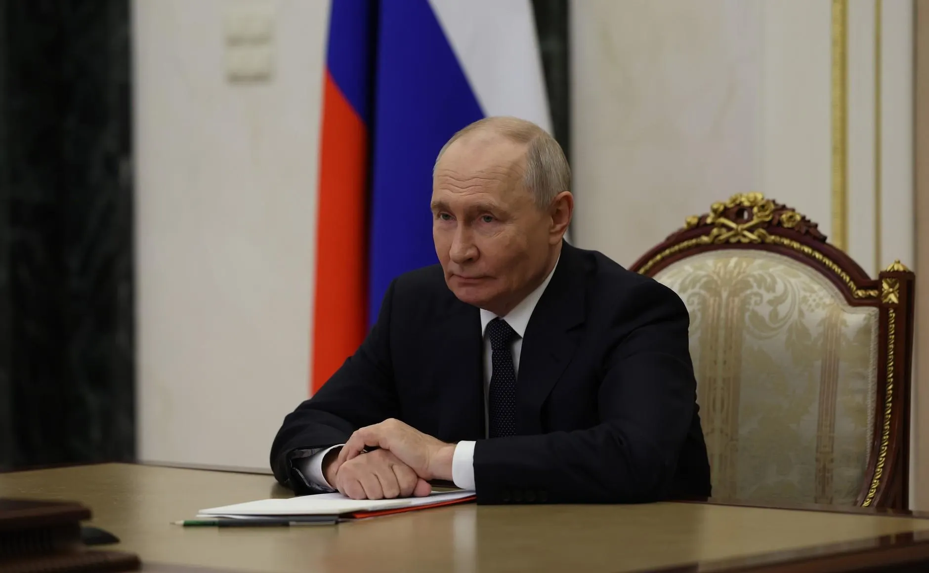 Рассказываем о начале встречи и ключевых позициях сторон.