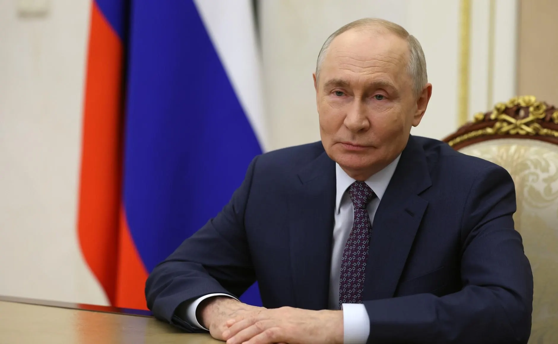 Президент поздравил педагогов с профессиональным праздником и подчеркнул значимость их труда для будущего страны.