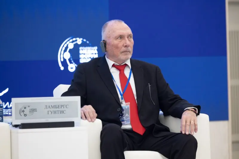 Американец латвийского происхождения стал новым переселенцем Псковской области и рассказал о причинах переезда, включая рост расходов на жизнь, вопросы этики и памятники.