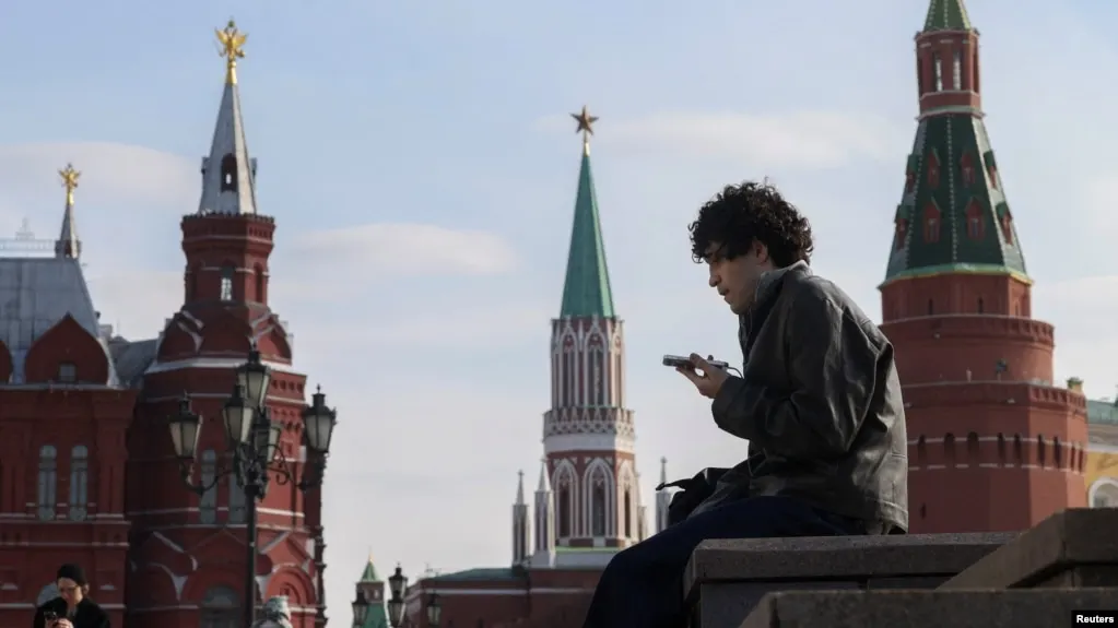 Правительственный законопроект предусматривает идентификацию возраста пользователей в социальных сетях и сокращение времени онлайн для несовершеннолетних.