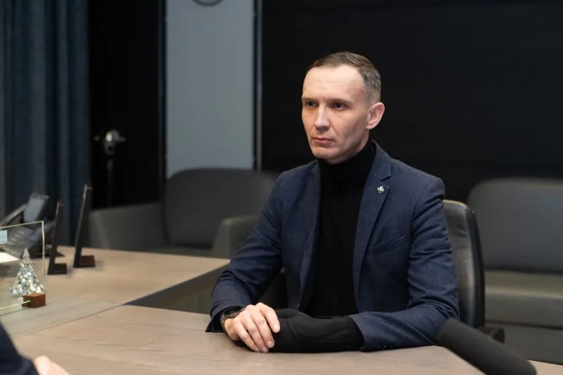 Новый руководитель центра информационных систем региона — Михаил Каратыш. Ранее занимал должности в правительстве и Законодательном собрании; в прошлом участвовал в событиях на Украине и вписан в региональную программу «Герои земли Псковской».