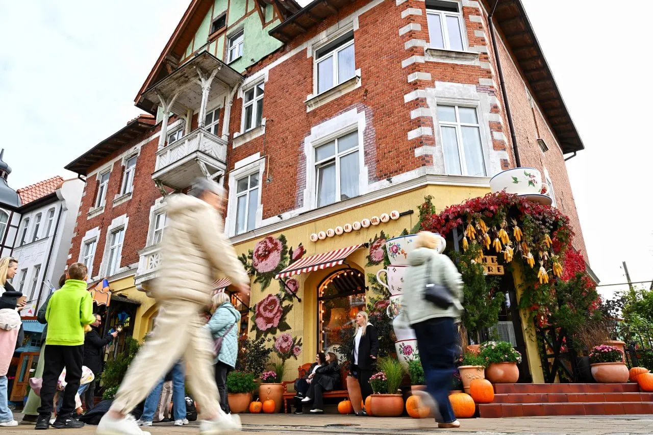В ноябре аренда в Зеленоградске снизится на 14% до 7,2 тыс. ₽ за ночь; в Калининграде — на 13% до 4,9 тыс. ₽; Владивосток падает на 16% до 5,6 тыс. ₽; в списке также Кисловодск, Владикавказ, Ялта, Хабаровск, Махачкала, Пятигорск и Псков.