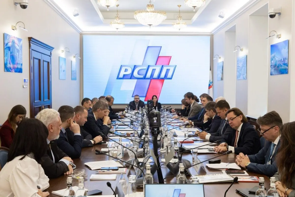 РСПП возражает против налога на сверхдоходы горнодобывающей отрасли, называя механизм рискованным для инвестиций; Минфин оценивает поступления в 683 млрд рублей за 2027–2029 годы и рассматривает альтернативы.